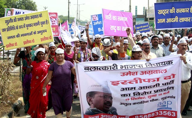 AAP Burns Effigy of Rape Accused Gurgaon Lawmaker