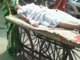 In Agra, Patients on Carts, Garbage Bins Ride Stretchers In Agra, Patients on Carts, Garbage Bins Ride Stretchers