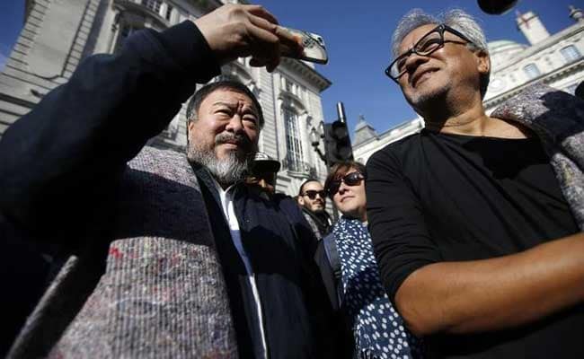 Ai Weiwei And Anish Kapoor Walk Through London to Support Refugees