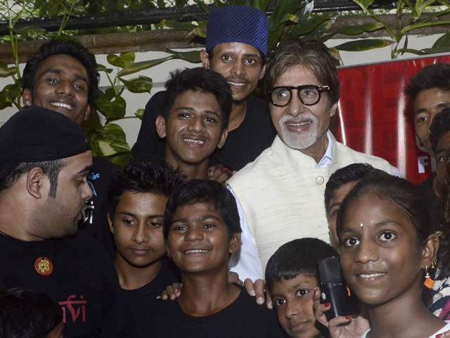 On Twitter, Amitabh Bachchan is All Praises For Dharavi Rock Band