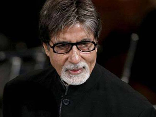 शुक्रिया अदा करने के लिए वह अमिताभ के सामने ट्रक भर समोसे लेकर पहुंच गया!