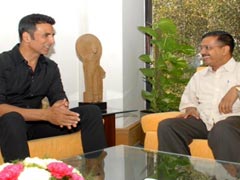 अभिनेता अक्षय कुमार ने केजरीवाल के साथ किसानों के मुद्दे पर चर्चा की