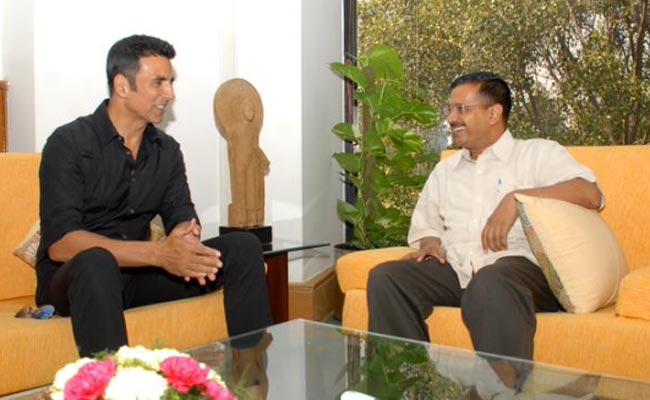 अभिनेता अक्षय कुमार ने केजरीवाल के साथ किसानों के मुद्दे पर चर्चा की