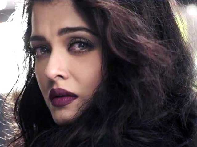 Aishwarya and Angst in 10-Second Teaser of First <i>Jazbaa</i> Song