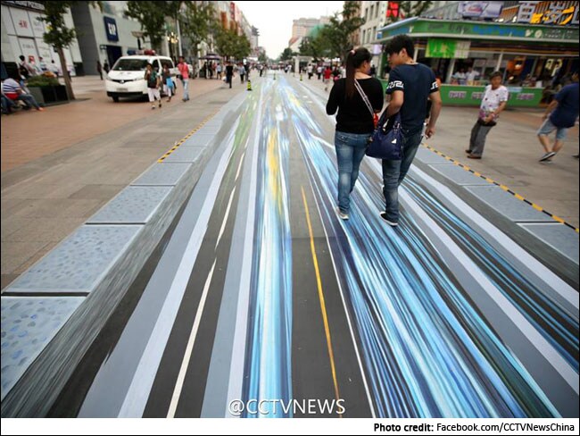 बीजिंग की सड़क पर इस पेंटिंग ने पूरी रोक दिया वक्त, बना नया विश्व रिकॉर्ड