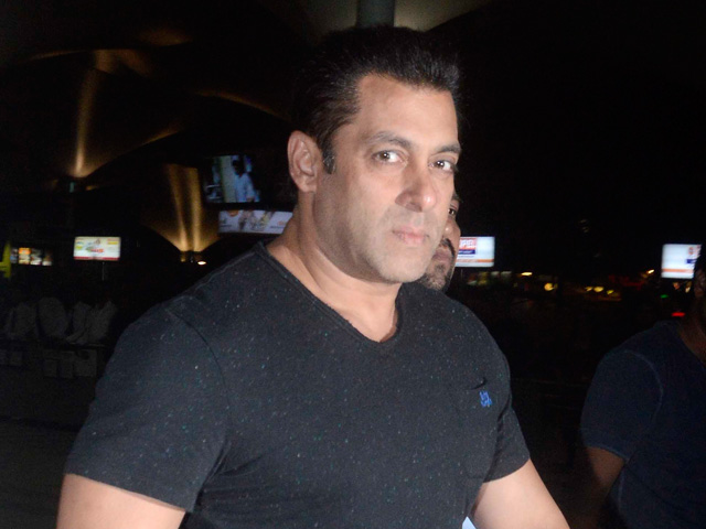 Salman Khan Promises <i>Bigg Boss 9</i> Will be 'Double Trouble'