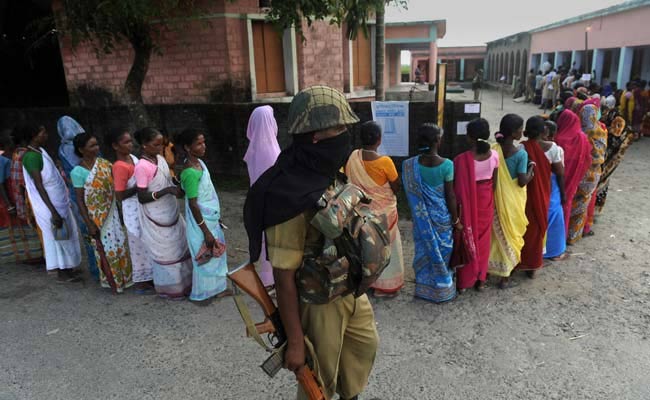 बिहार में राजग और महागठबंधन के बीच कड़ी टक्कर : ओपिनियन पोल