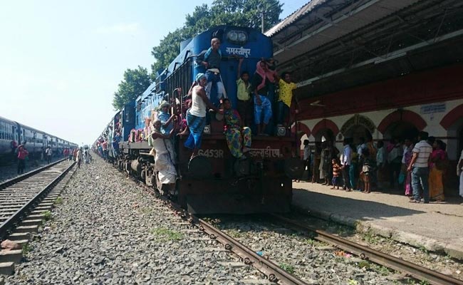 त्योहारों में बढ़ी भीड़ के मद्देनजर रेलवे ने बनाया खास प्लान