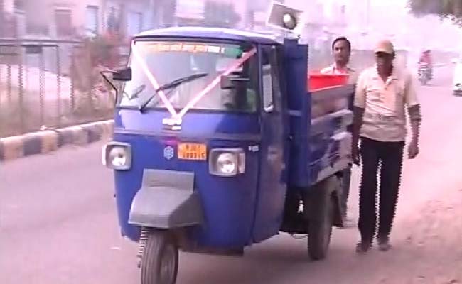 This School Principal is on a Garbage Cleaning Mission in Bikaner