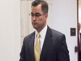 Hillary Clinton's Former Staffer Invokes Right to Silence Over Emails Hillary Clinton's Former Staffer Invokes Right to Silence Over Emails