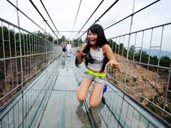 Brave Enough to Cross China's Glass-Bottomed Bridge? Are You? Really?