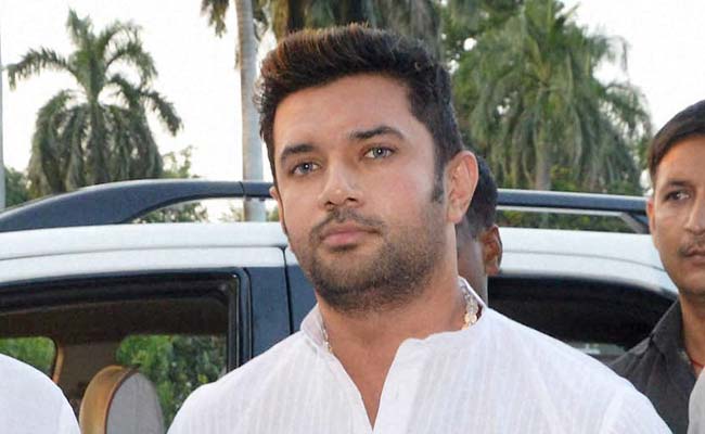 चिराग पासवान ने राजनाथ से मिलकर की बिहार में राष्ट्रपति शासन लगाने की मांग