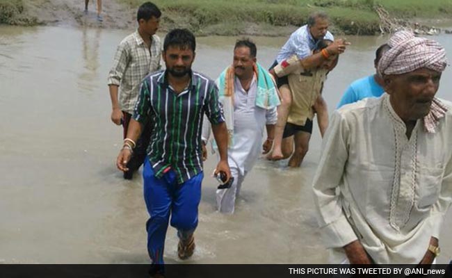 Photo of Cop Carrying Lawmaker in Jammu and Kashmir Goes Viral
