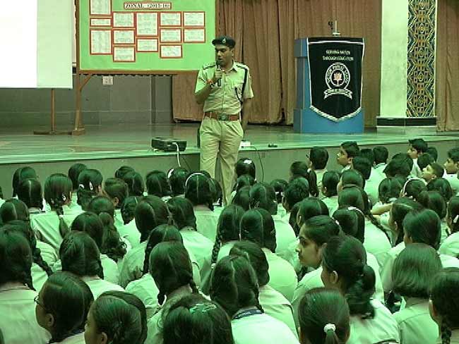 स्कूली बच्चियों के लिए दिल्ली पुलिस का 'ऑपरेशन निर्भीक'