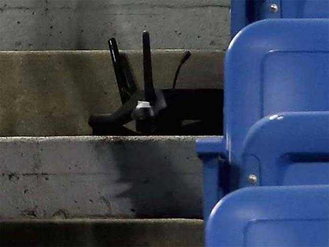 यूएस ओपन मैच के दौरान दर्शकों के स्टैंड में गिरा ड्रोन