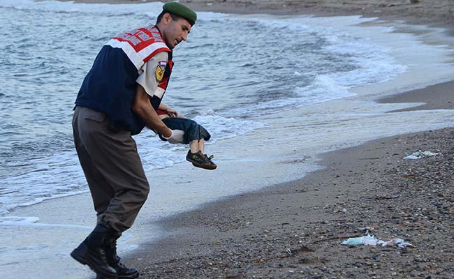 EU Ministers to Meet on Migrant Crisis as Drowned Boy's Father Speaks