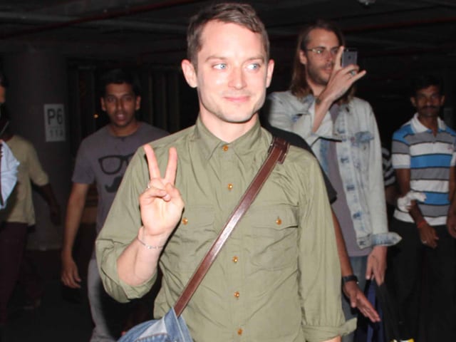 Elijah Wood's India-Naama: Auto Ride, Done. Next, Bengali Food