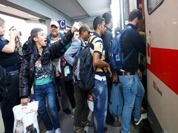 Austria Plans Border Checks as Thousands Backlogged on Route to Germany Austria Plans Border Checks as Thousands Backlogged on Route to Germany