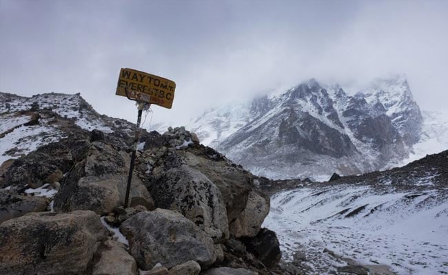 World's Highest Marathon Returns to Earthquake-Hit Everest
