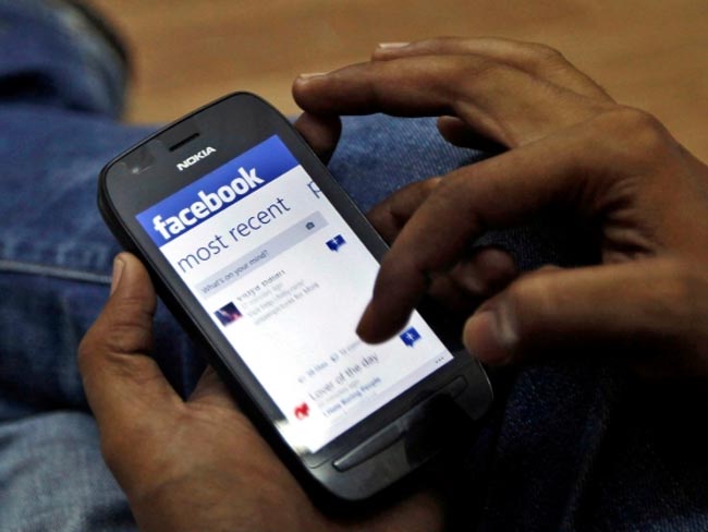 Your Facebook, Twitter Posts May Hold Clues to Your Health