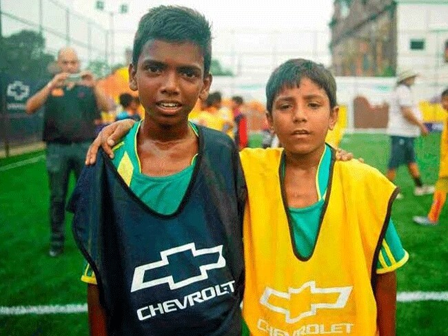 PICS: पश्चिम बंगाल से इंग्लैंड का सफर, फुटबॉल ने कुछ यूं बदली इनकी दुनिया