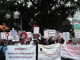 एफटीआईआई मामला : हड़ताल के 95वें दिन छात्रों के समर्थन में निकली रैली एफटीआईआई मामला : हड़ताल के 95वें दिन छात्रों के समर्थन में निकली रैली