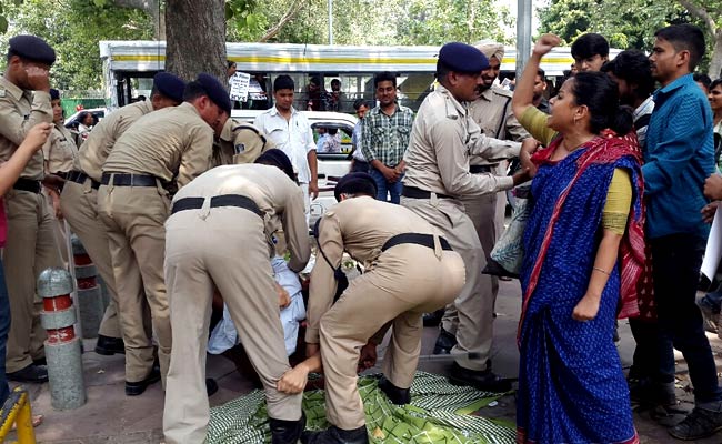 FTII Students Hold Hunger Strike In Delhi, Removed From Protest Site