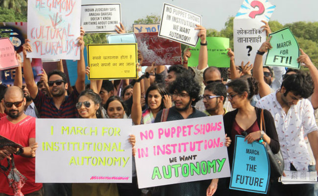 Ready for Talks Without Preconditions, Say Protesting FTII Students