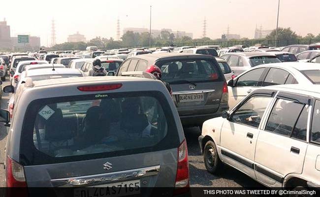 Traffic Crawls on Gurgaon Expressway After 2 Trucks Collide