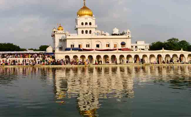 दिल्ली : धार्मिक स्थल 8 जून को खुल जाएंगे, मंदिर में घंटियां नहीं बजेंगी, गुरुद्वारों में बैठने की इजाजत नहीं