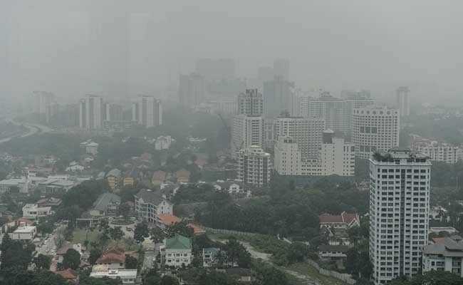 Indonesia Sends Thousands to Fight Fires, Makes No Progress Against Hazardous 'Haze'