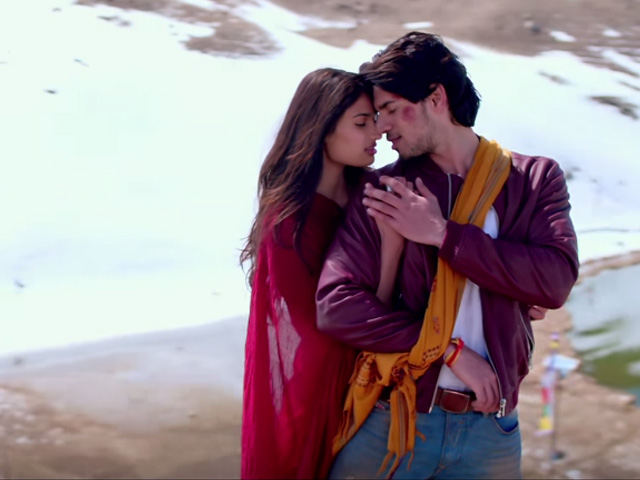 Here's How Athiya, Sooraj's <I>Hero</i> Fared in Its First Weekend