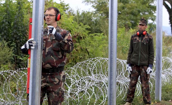 PM Mobilises Hungary's Troops, Prisoners, Jobless to Fence out Migrants