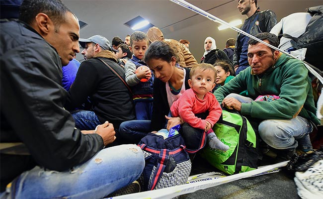 Hungarian Authorities Rush to Complete Anti-Migrant Barrier