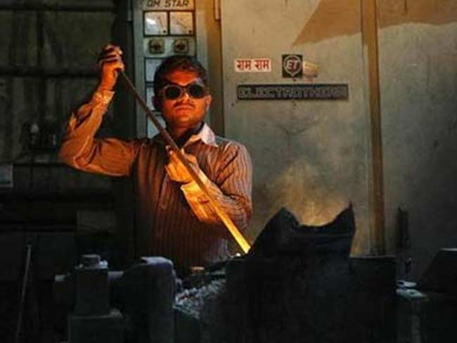 औद्योगिक उत्पादन की वृद्धि दर घटी, सभी की नजरें आरबीआई पर