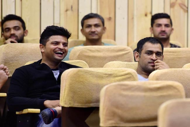 कपिल शर्मा की फिल्म देखने पहुंची टीम इंडिया, धोनी और विराट बैठे दूर कपिल शर्मा की फिल्म देखने पहुंची टीम इंडिया, धोनी और विराट बैठे दूर