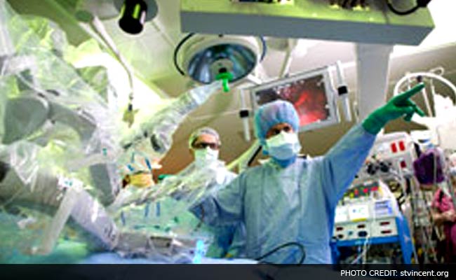 Indian-American Surgeon Training Peers in Robot-Assisted Surgery in US