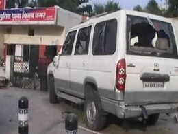 इंदौर : 100 फौजियों का हंगामा, थाना किया तबाह, पांच पुलिसवाले घायल इंदौर : 100 फौजियों का हंगामा, थाना किया तबाह, पांच पुलिसवाले घायल