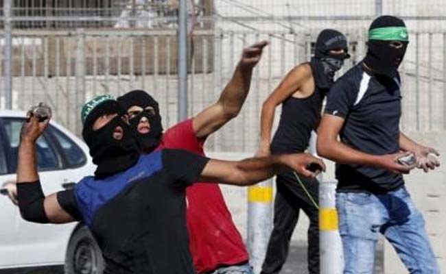 Clashes Rock Jerusalem Mosque Compound on Muslim Holiday