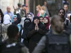 Palestinians Clash With Israeli Police at Jerusalem Shrine