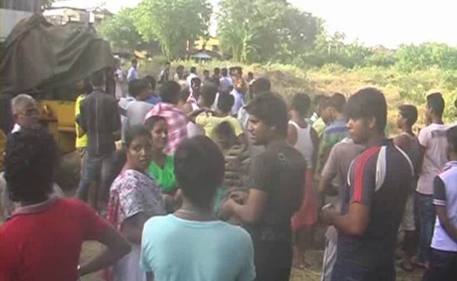 1 Killed, 2 Injured in Blast Outside Kolkata Factory