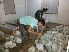 मणिपुर : एक महीने से शवगृह में खराब हो रहे कुकी आदिवासियों के शव