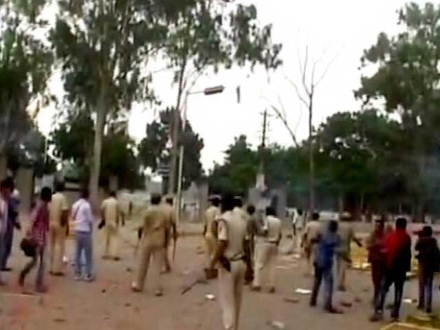 पटना : पुलिस ने प्रदर्शनकारियों पर किया लाठीचार्ज, 10 से अधिक लोग घायल