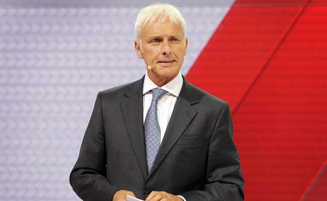 New Volkswagen Chief Tries to Drag Company Out of Scandal