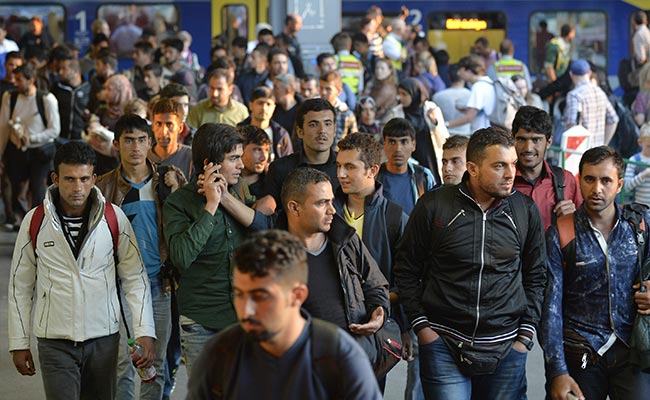 Germany to Reinstate Border Controls Amid Record Refugee Influx: Reports