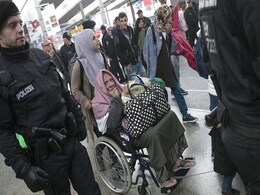 Migrants' Rush Forces Austria to Cut Rail Link to Hungary Migrants' Rush Forces Austria to Cut Rail Link to Hungary