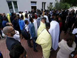 Refugees Get Hero's Welcome in Germany as UN Raps Europe Refugees Get Hero's Welcome in Germany as UN Raps Europe