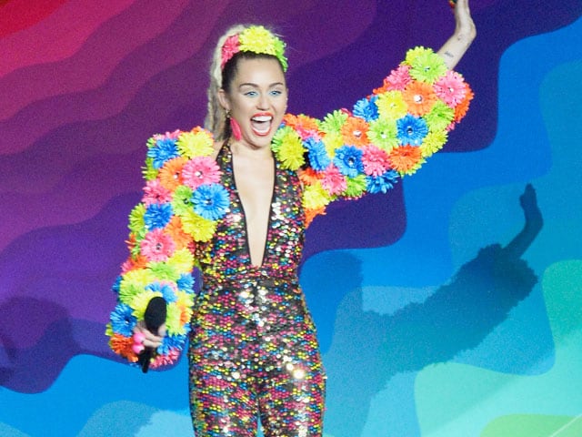 Miley Cyrus' Father is 'Open-Minded' About Her Sexuality