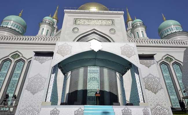 Russian President Vladimir Putin Opens Moscow's Largest Mosque