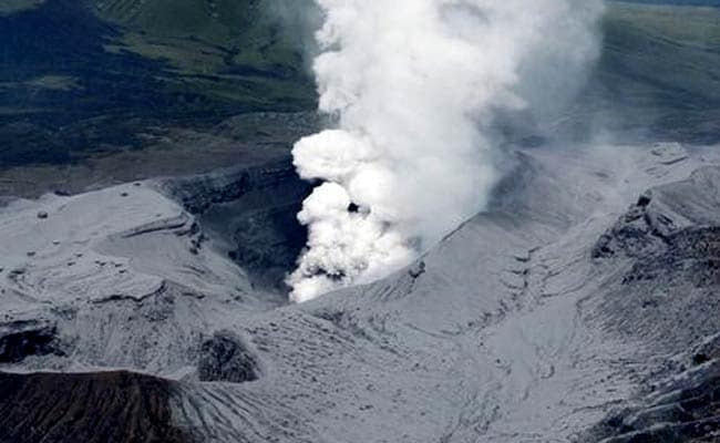 Japan Warns Tourists on Mount Aso After Eruption